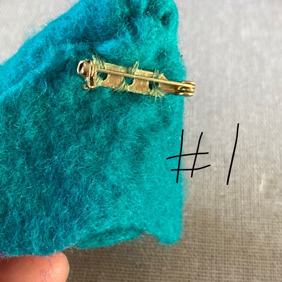 Hand Felted Floral Pins Brooches - Picture 5 of 12